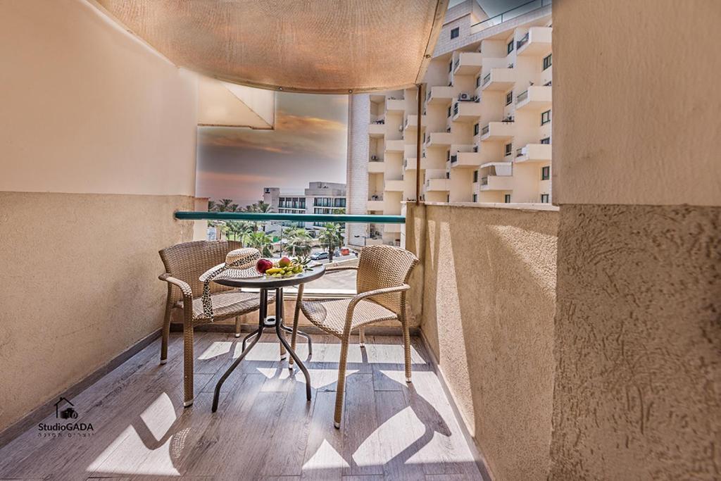Kings & Queens By The Lake Apartment Tiberias Exterior photo