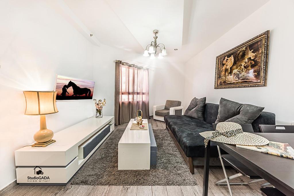 Kings & Queens By The Lake Apartment Tiberias Exterior photo